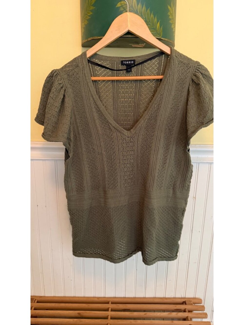 Torrid Olive Green Crochet Knit Top Size 2 With V-Neck & Puff Sleeves